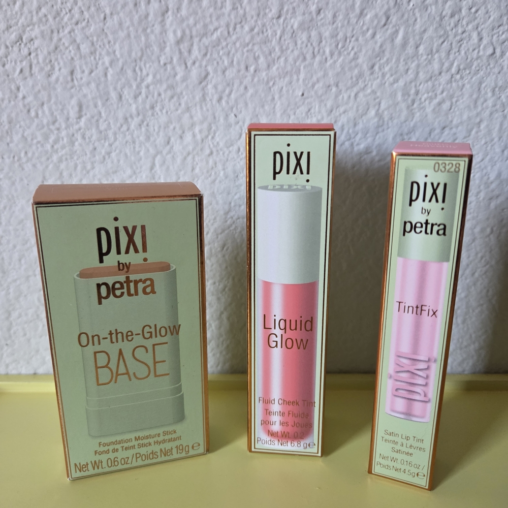CLOSE OUT SALE: $15 - 3-piece Make Up Bundle